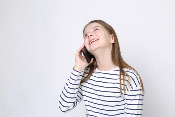 Skolan Tonåring Flicka Håller Mobiltelefon Smartphone — Stockfoto