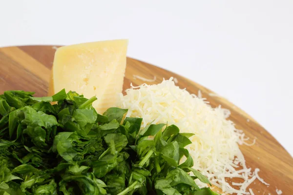 Parmesan Auf Einem Holzbrett — Stockfoto