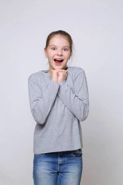 Studio Portret Van Europese Kaukasische Tiener Meisje — Stockfoto