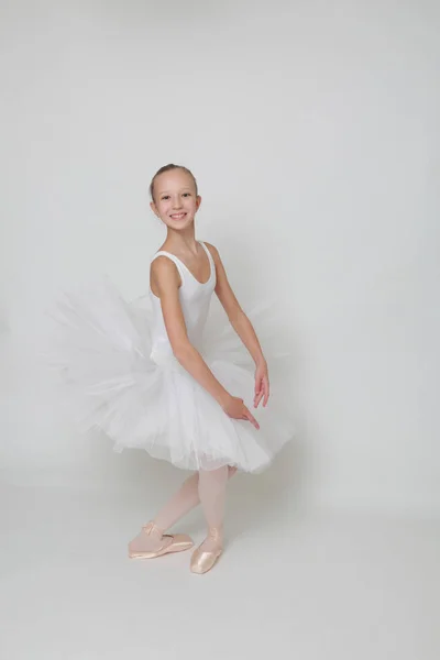 Bela Pequena Bailarina Estúdio — Fotografia de Stock