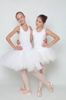 Stüdyoda komik küçük balerinler 