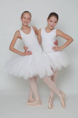 Stüdyoda komik küçük balerinler 