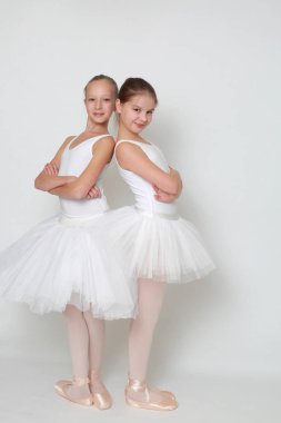 Stüdyoda komik küçük balerinler 