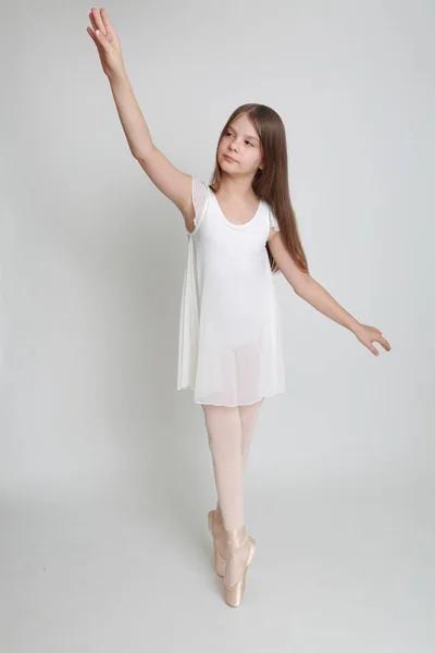 Hermosa Pequeña Bailarina Punta Estudio — Foto de Stock