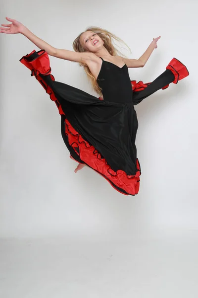 Studio Image Tanečnice Flamenca Skákání Tanečník Pohybu — Stock fotografie