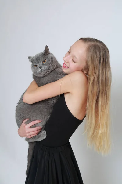 Lovely Caucasian Teen Girl British Short Hair Cat — Stock Photo, Image