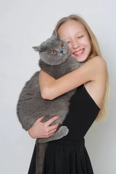 Lovely Caucasian Teen Girl British Short Hair Cat — Stock Photo, Image