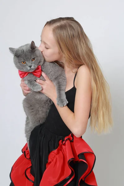Lovely Caucasian Teen Girl British Short Hair Cat — Stock Photo, Image