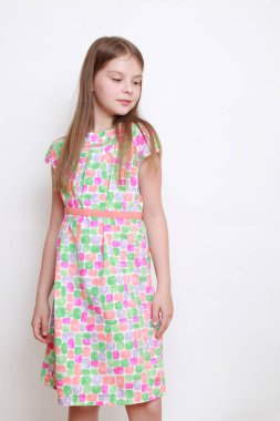 Stüdyo imge-in duygusal küçük kız 