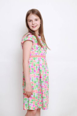 Stüdyo imge-in duygusal küçük kız 