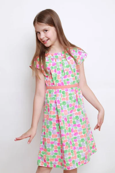 Stüdyo imge-in duygusal küçük kız 