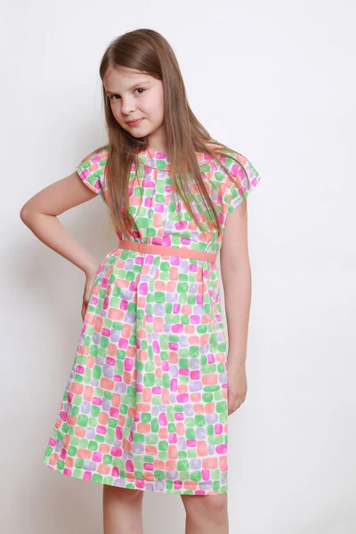 Stüdyo imge-in duygusal küçük kız 