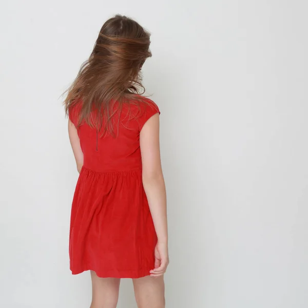 Hermosa Chica Adolescente Con Vestido Rojo —  Fotos de Stock