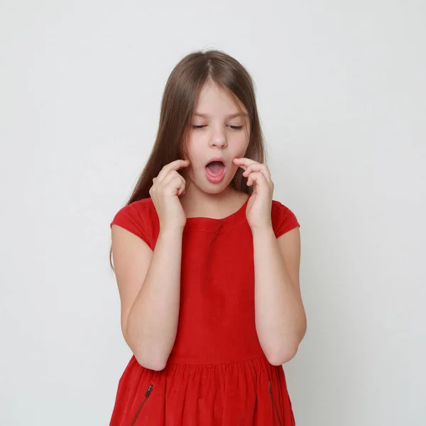 Emotionales Kleines Mädchen Roten Kleid — Stockfoto