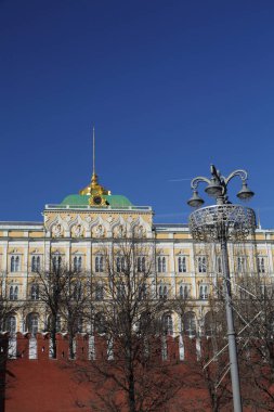 Erken Bahar güneşli gün Karbysheva set of kökenli ayrıntılarda Kremlin üzerinde açık görünüm.