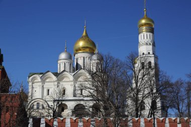 Erken Bahar güneşli gün Karbysheva set of kökenli ayrıntılarda Kremlin üzerinde açık görünüm.