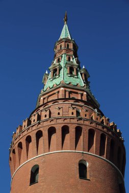 Erken Bahar güneşli gün Karbysheva set of kökenli ayrıntılarda Kremlin üzerinde açık görünüm.