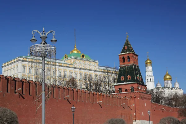Vista Livre Kremlin Detalhes Fundo Aterro Kremlevskaya Dia Ensolarado Início — Fotografia de Stock