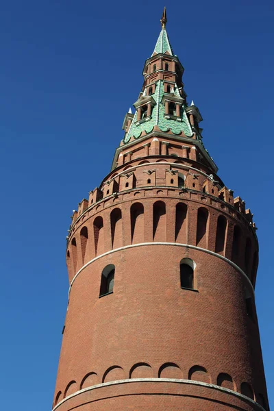 Vista Livre Kremlin Detalhes Fundo Aterro Kremlevskaya Dia Ensolarado Início — Fotografia de Stock