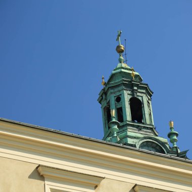 Krakow, Polonya - 1 Ağustos 2017: Wawel hill Katedrali ve Kalesi ile. Wawel Kalesi karmaşık bir tarihi mimari antik kentin merkezidir.