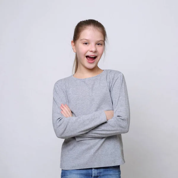 Studiobild Von Schönen Emotionalen Kaukasischen Teenie Mädchen — Stockfoto