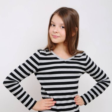 Stüdyo imge-in güzel duygusal beyaz genç kız