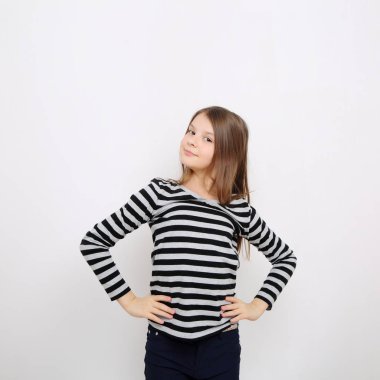 Stüdyo imge-in güzel duygusal beyaz genç kız