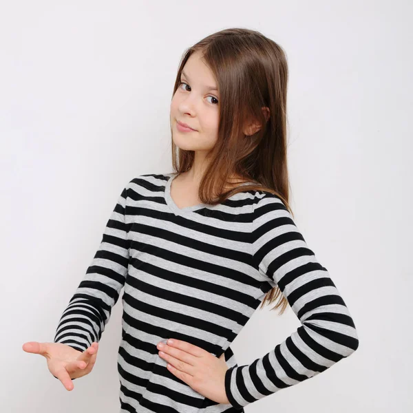 Stüdyo imge-in güzel duygusal beyaz genç kız