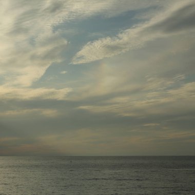 Güzel gün batımı Karadeniz ve yahts Sochi, Rusya Federasyonu. Seçilen odak.