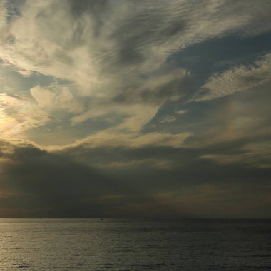 Güzel gün batımı Karadeniz ve yahts Sochi, Rusya Federasyonu. Seçilen odak.