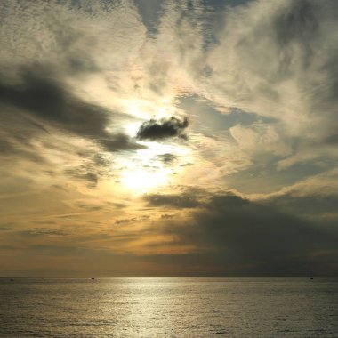 Güzel gün batımı Karadeniz ve yahts Sochi, Rusya Federasyonu. Seçilen odak.
