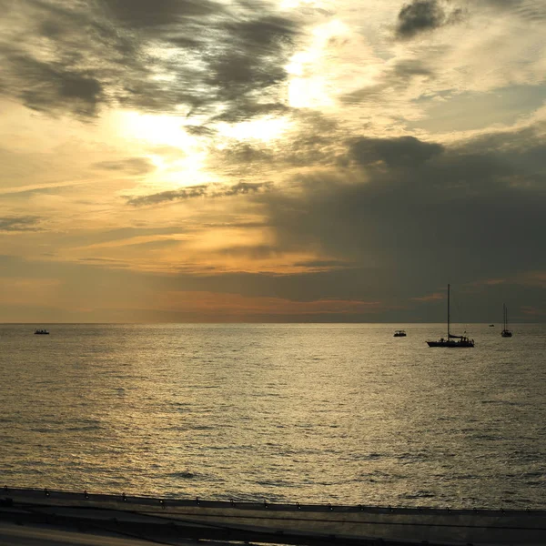 Beau Coucher Soleil Sur Mer Noire Les Yahts Sotchi Fédération — Photo