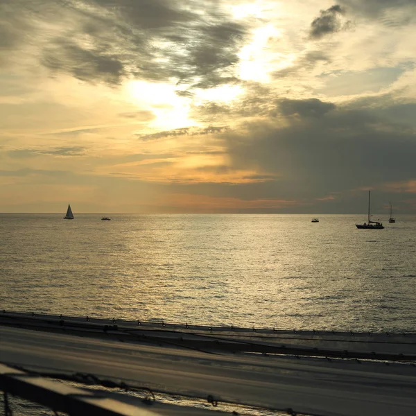 Beau Coucher Soleil Sur Mer Noire Les Yahts Sotchi Fédération — Photo