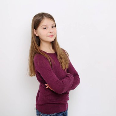 Stüdyo imge-in güzel duygusal beyaz genç kız