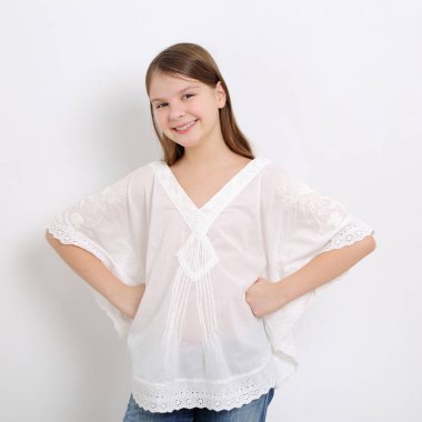 Stüdyo imge-in güzel duygusal beyaz genç kız