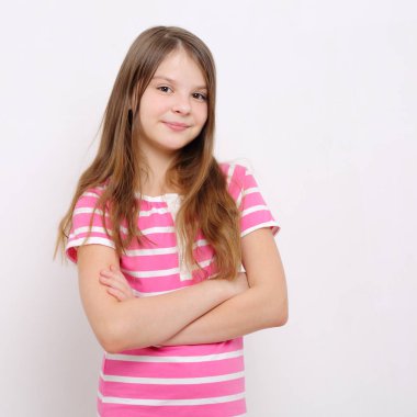 Stüdyo imge-in güzel duygusal beyaz genç kız