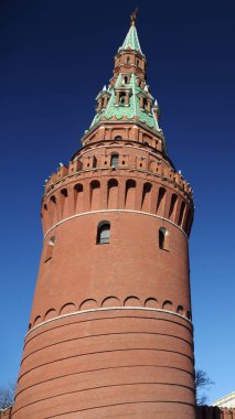 Erken Bahar güneşli gün Karbysheva set of kökenli ayrıntılarda Kremlin üzerinde açık görünüm.