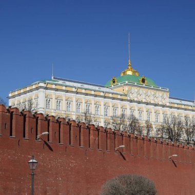 Erken Bahar güneşli gün Karbysheva set of kökenli ayrıntılarda Kremlin üzerinde açık görünüm.