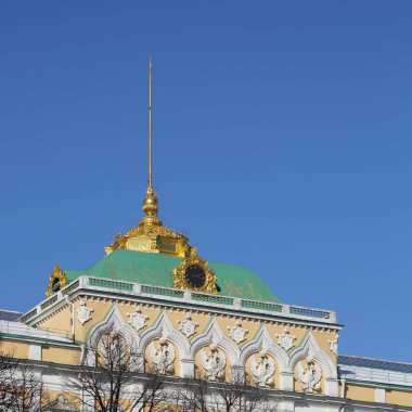 Erken Bahar güneşli gün Karbysheva set of kökenli ayrıntılarda Kremlin üzerinde açık görünüm.