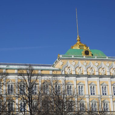 Erken Bahar güneşli gün Karbysheva set of kökenli ayrıntılarda Kremlin üzerinde açık görünüm.