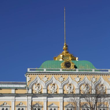 Erken Bahar güneşli gün Karbysheva set of kökenli ayrıntılarda Kremlin üzerinde açık görünüm.