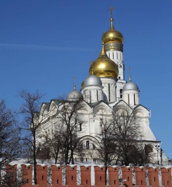 Erken Bahar güneşli gün Karbysheva set of kökenli ayrıntılarda Kremlin üzerinde açık görünüm.