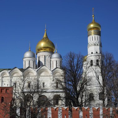 Erken Bahar güneşli gün Karbysheva set of kökenli ayrıntılarda Kremlin üzerinde açık görünüm.