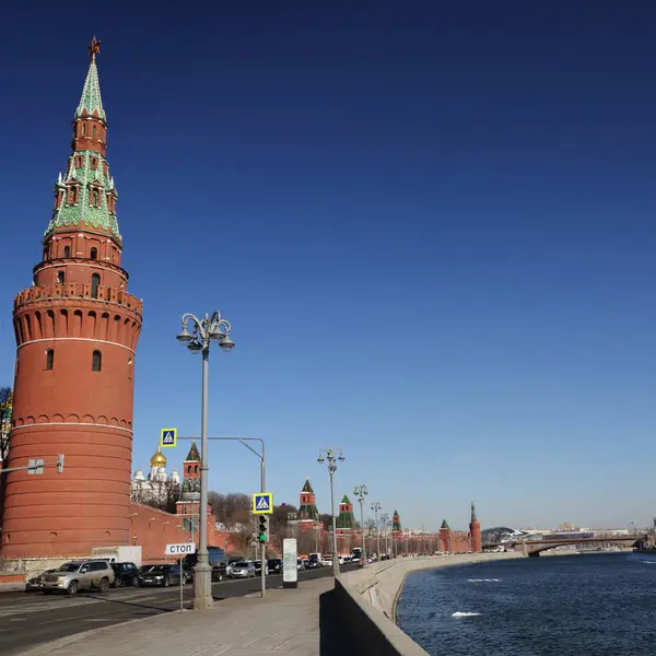 Vista Livre Kremlin Detalhes Fundo Aterro Kremlevskaya Dia Ensolarado Início — Fotografia de Stock