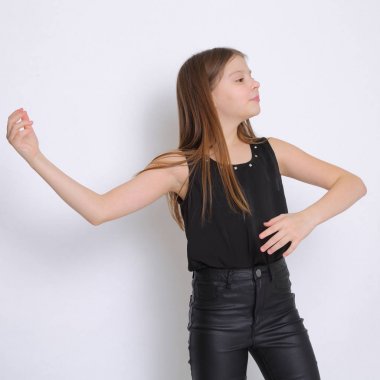 Avrupa beyaz genç rock yıldızı güzel stüdyo portresi