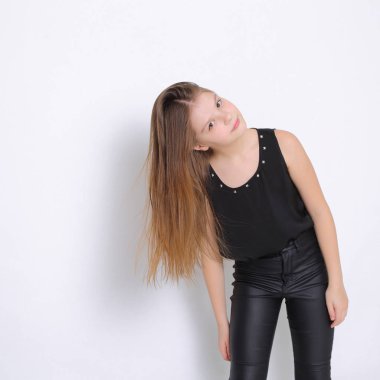 Avrupa beyaz genç rock yıldızı güzel stüdyo portresi