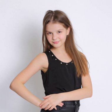 Avrupa beyaz genç rock yıldızı güzel stüdyo portresi