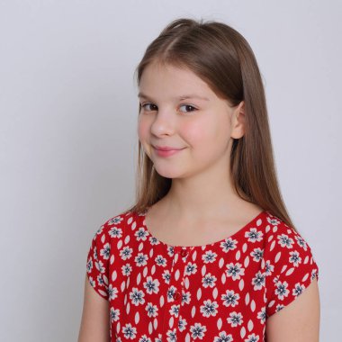 Avrupa beyaz genç kız portresi stüdyo