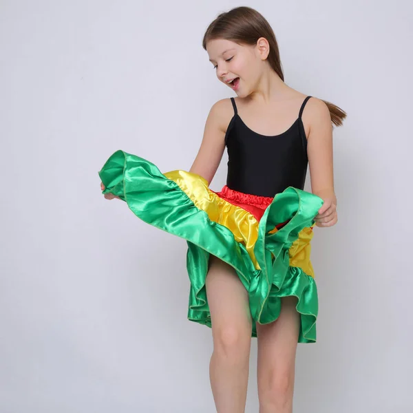 Studio Bild Vackra Kaukasiska Teen Dansare Från Afrika — Stockfoto