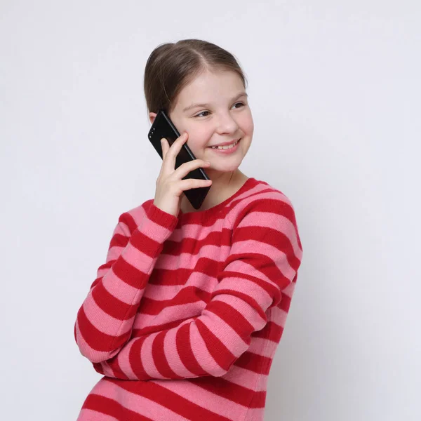 Escola Adolescente Menina Segurando Telefone Celular Smartphone — Fotografia de Stock